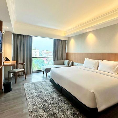 The Malioboro Hotel & Conference Center Yogyakarta Bagian luar foto