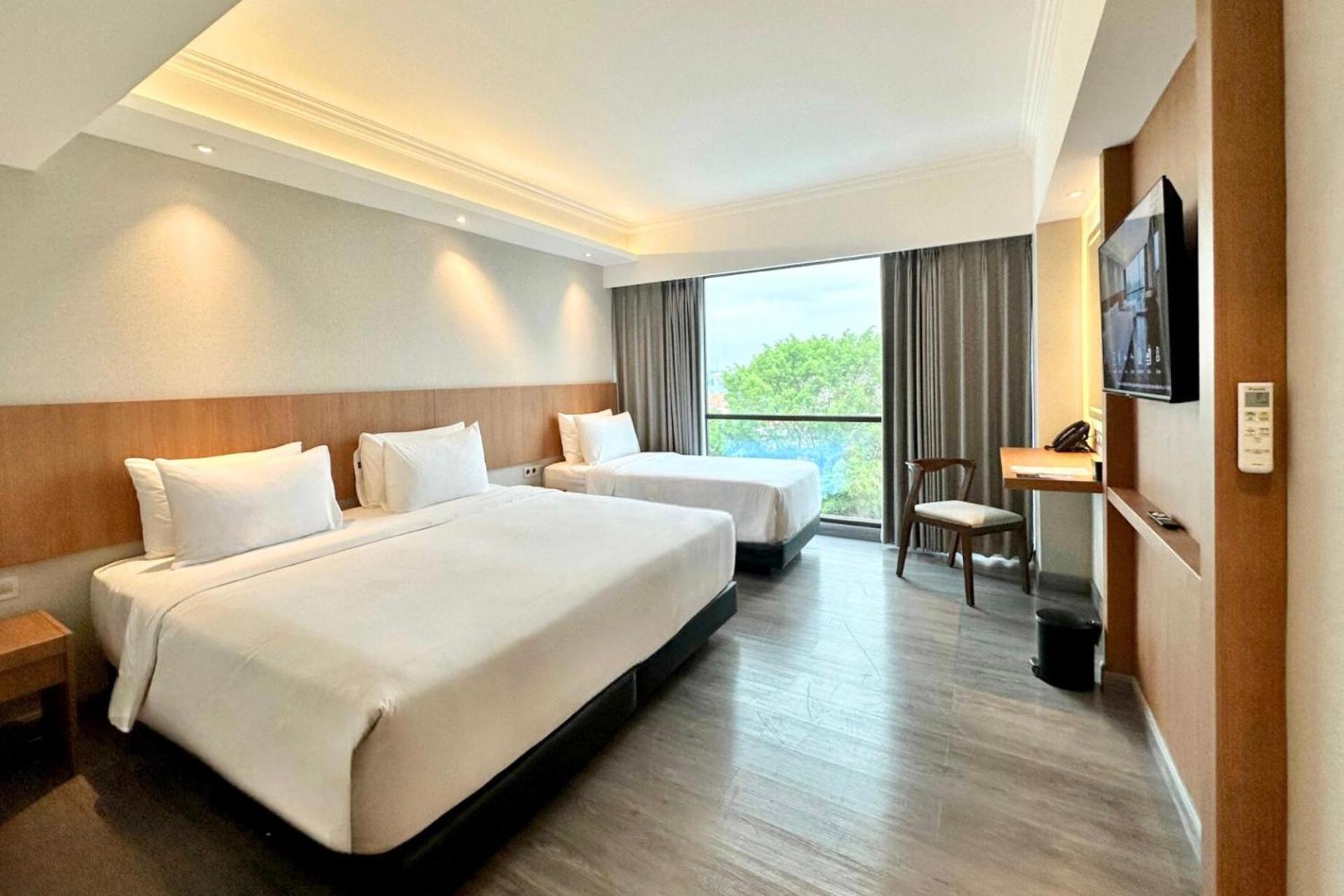 The Malioboro Hotel & Conference Center Yogyakarta Bagian luar foto