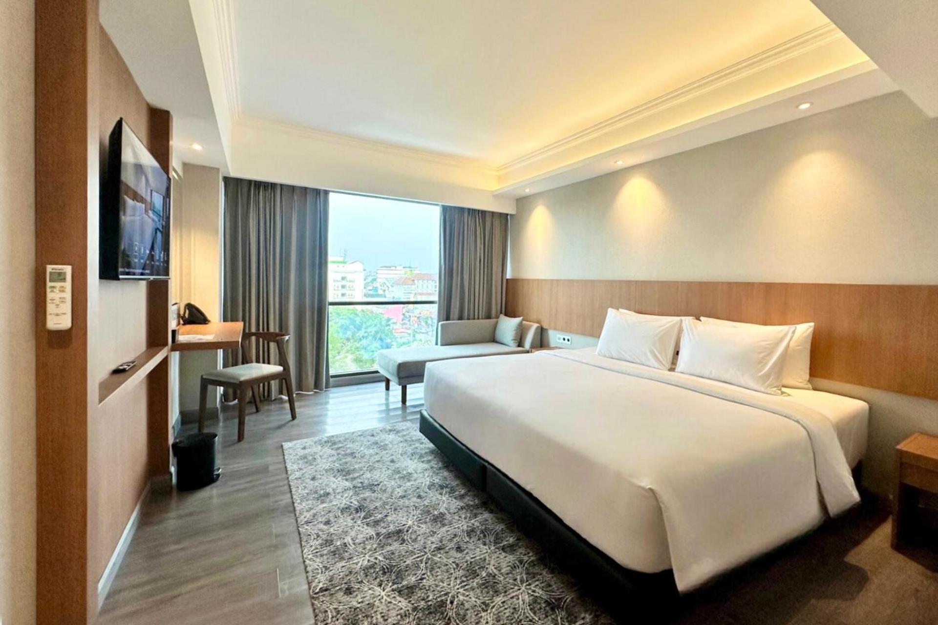 The Malioboro Hotel & Conference Center Yogyakarta Bagian luar foto
