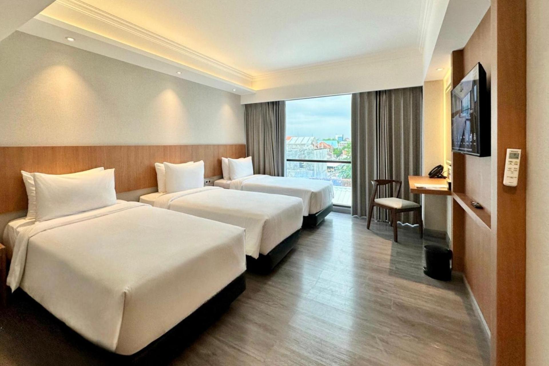 The Malioboro Hotel & Conference Center Yogyakarta Bagian luar foto