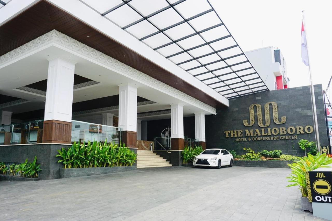 The Malioboro Hotel & Conference Center Yogyakarta Bagian luar foto
